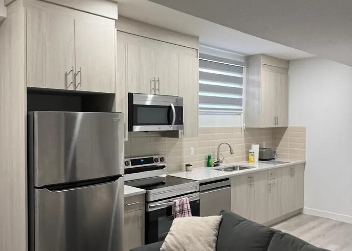 Cozy Inn New Basemt Wt Sep Entrance Contains 1 Bdrm And Den For Up To 4 Guests