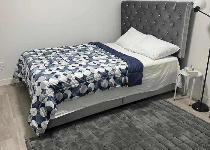 Cozy Inn New Basemt Wt Sep Entrance Contains 1 Bdrm And Den For Up To 4 Guests