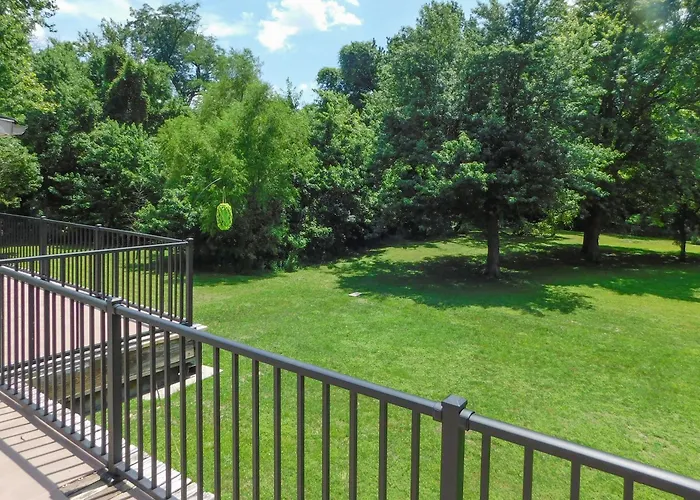 Lovely Couples Escape On Mississippi River!