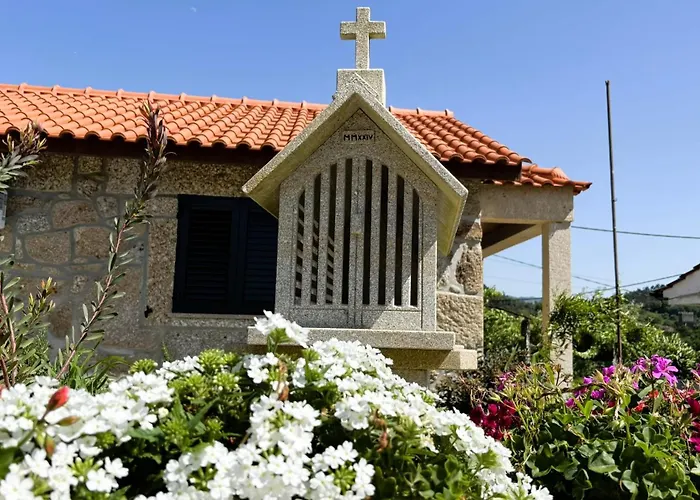 As Casas Do Penedo Da Moura