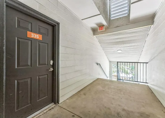 The Calvin 335 I Spacious 2 Bed 1 Bath