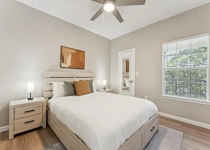 The Calvin 335 I Spacious 2 Bed 1 Bath