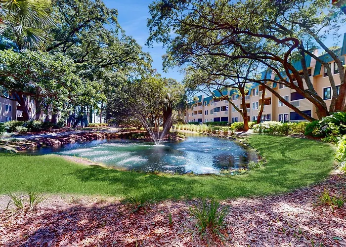 Peaceful Treetop Condo - 2Br/2Ba