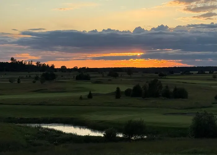 Lantligt Laege Naera Golfbana