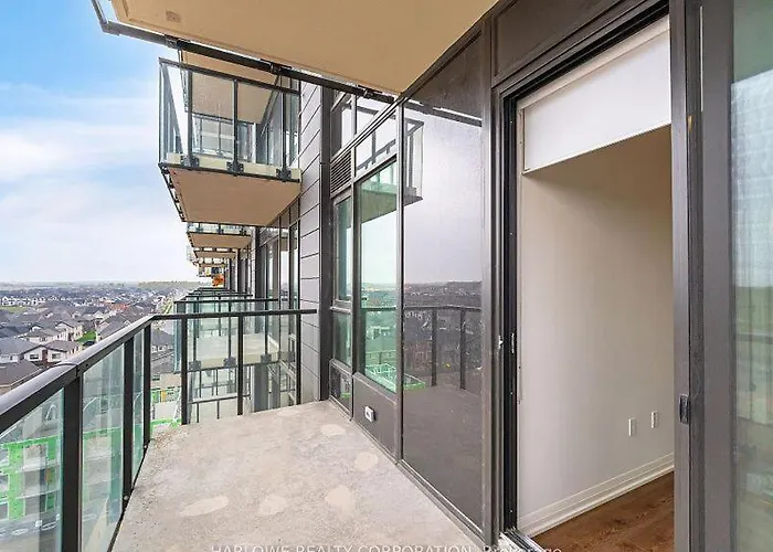 Unbeatable Location Upscale 1 Bedroom With Free Parking