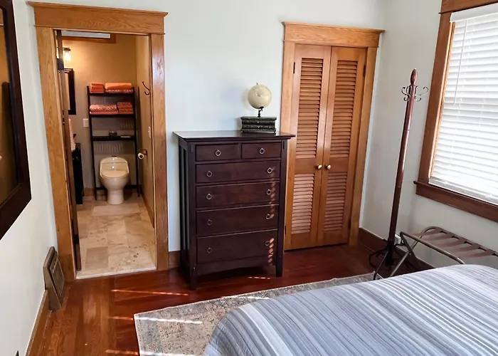 Fiesinger House - Private 1-Bd Unit, Historic Home Downtown Sandusky