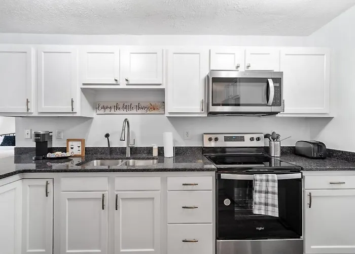 Bamboo Retreat- Private Parking -New Reno -Central