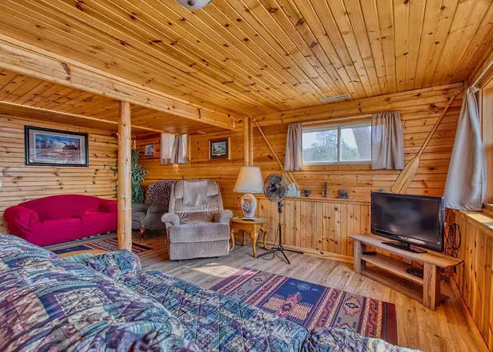 Lakeside Cabins At Wedges Hideaway