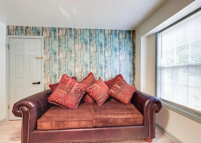 Easy Highway Access: Low-Key Norcross Studio!
