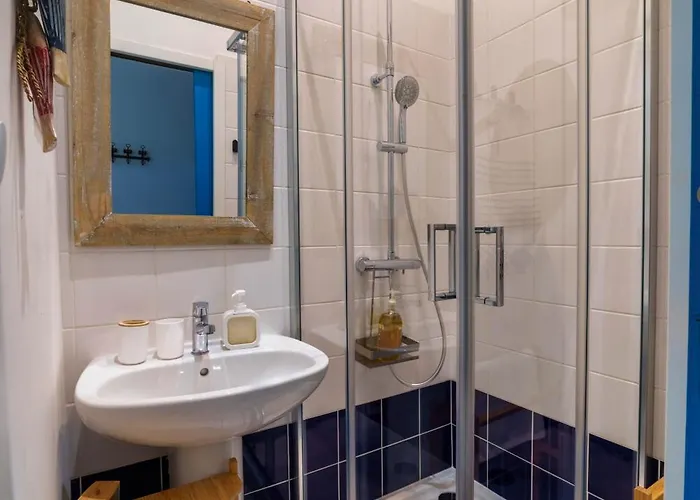 Studio Travel 24M2, 120m Vieux-Port ,Clim , Wifi ,Accès autonome avec code