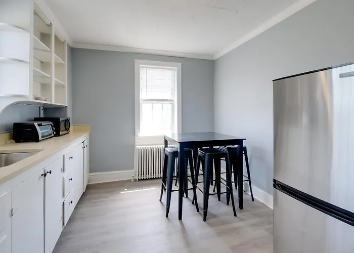 Near Loudoun Wine Trail: Apt W/ Restaurant On-Site