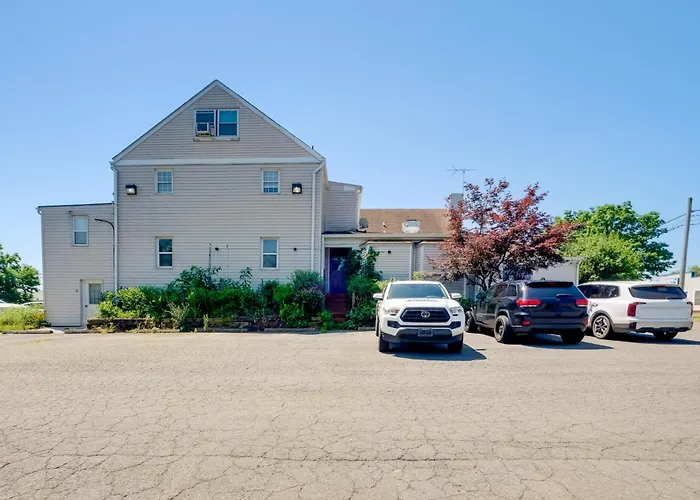 6 Mi To Historic Leesburg: Apt W/ On-Site Dining