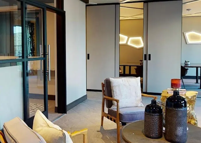 The Link & Lounge, Close To Everything