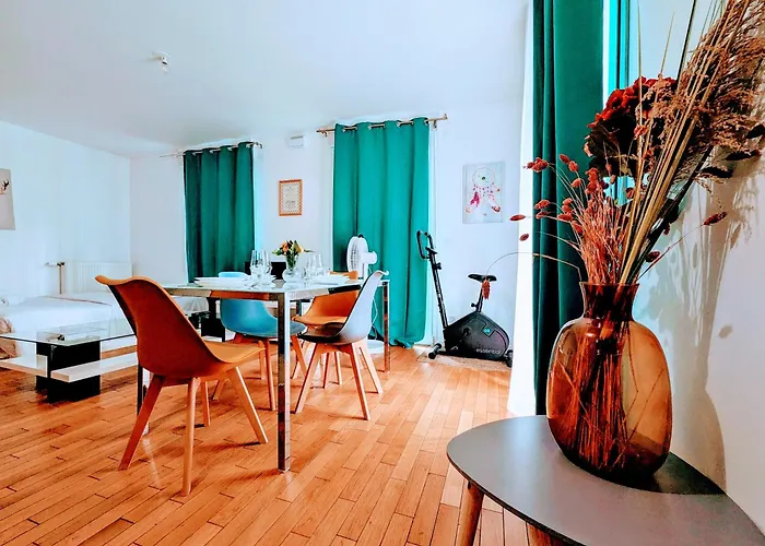 Chic Apart With Parking Near Paris