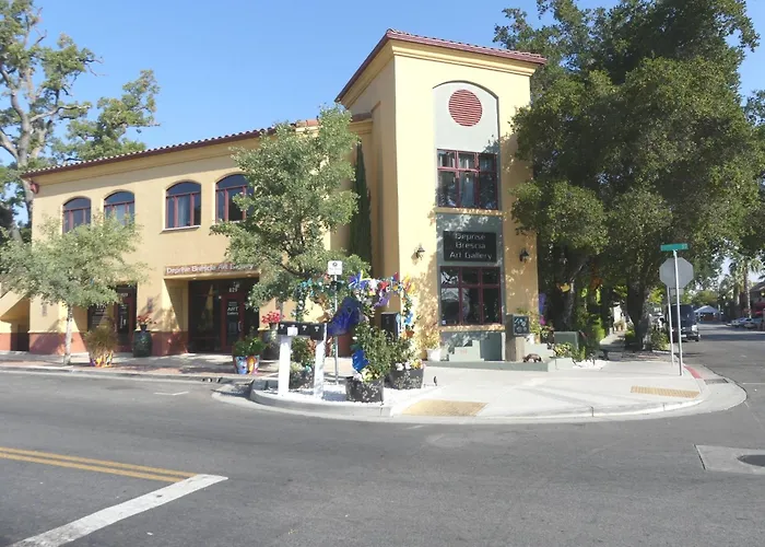 Romantic Downtown Paso Retreat Walk To Wine & Dining