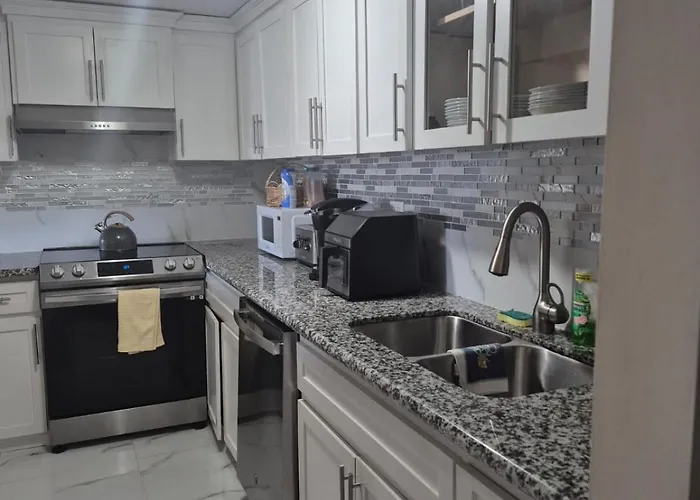 Nassau Harbour Cozy 2 Bedroom Condo