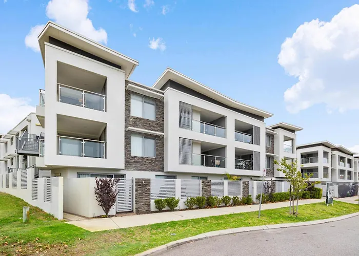 Modern Coastal Escape In The Heart Of Rockingham