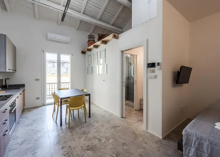 Smart House - Free Wifi & Air Conditioning