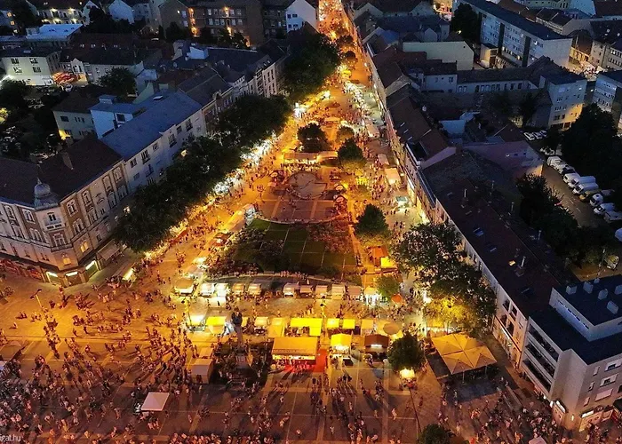 Square 16 - Absolutely Central Location