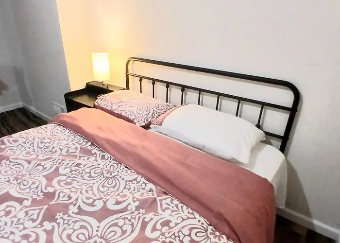 Modern 2-Bedroom 2-Bed Apartment With Private Access Door Near I-81