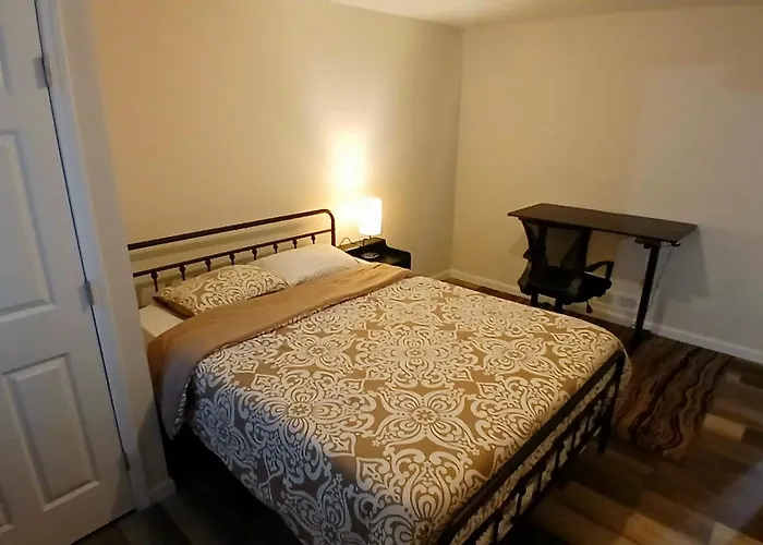 Modern 2-Bedroom 2-Bed Apartment With Private Access Door Near I-81
