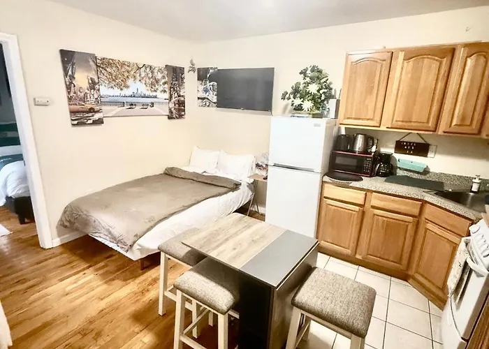 Budget-Friendly Stay Near Nyc With Beautiful Skyline Views