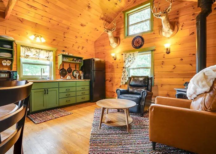 On 30 Acres W/ Trails & Garden: Stockholm Cabin!