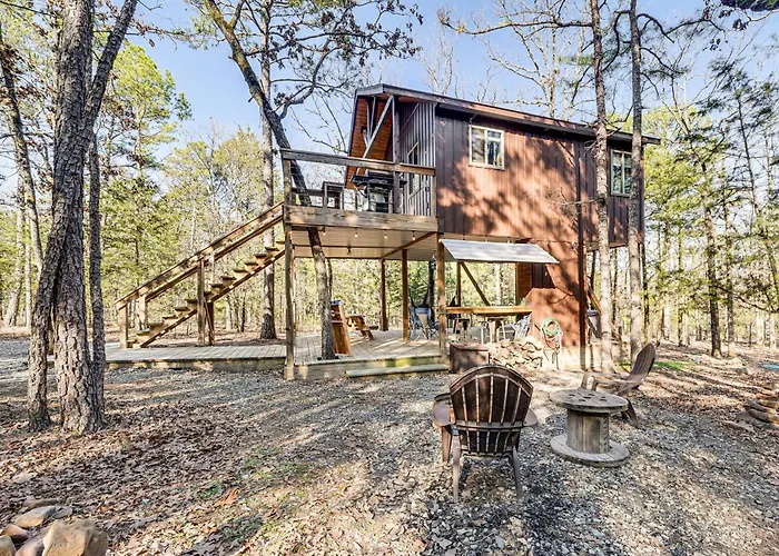 'Bluebird Treehouse' Near Kiamichi Mtns W/ Hot Tub