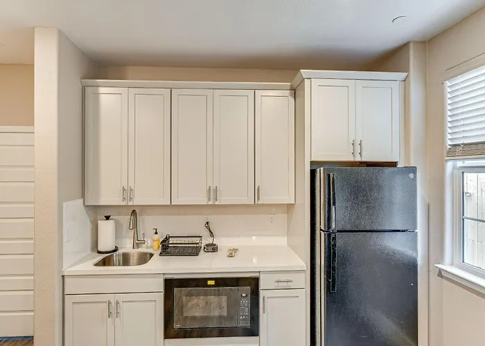 7 Mi To Folsom Lake: Sacramento Area Apartment