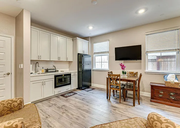 7 Mi To Folsom Lake: Sacramento Area Apartment