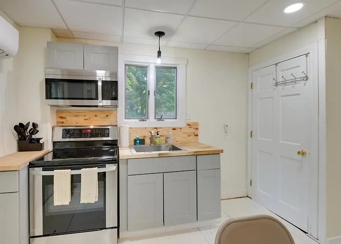 Walk To Harbor: Pet-Friendly Apt In Sorrento!
