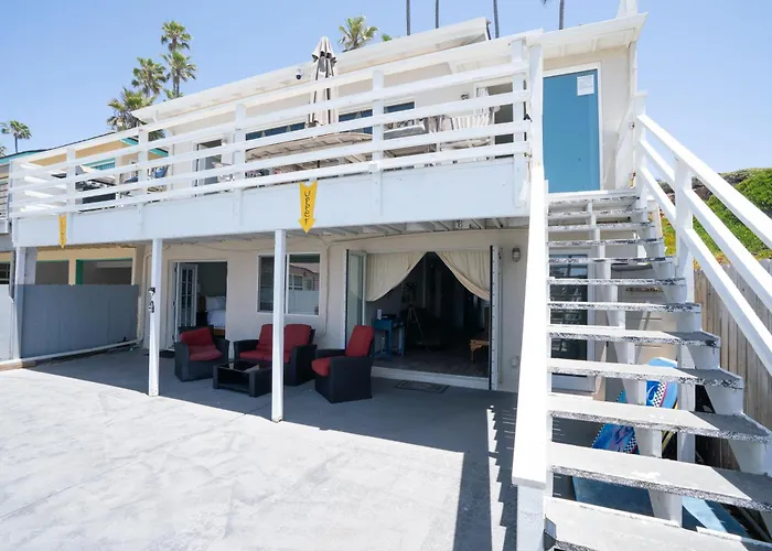 Beachfront Cottage Upper Unit