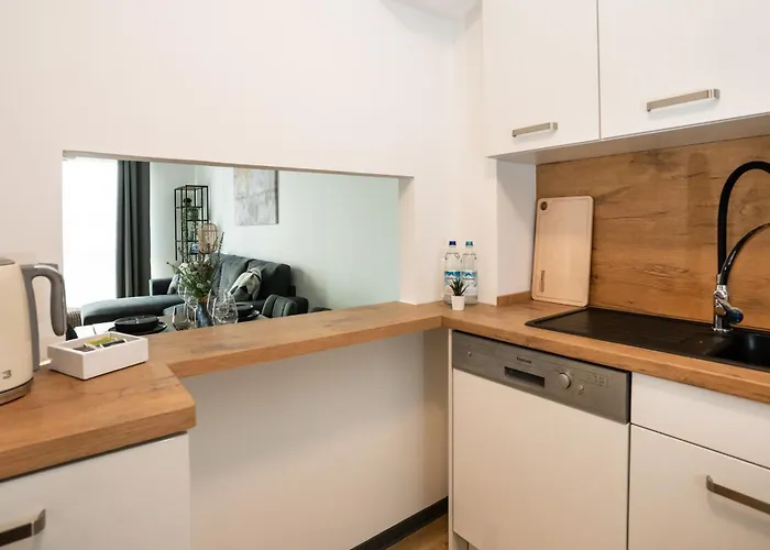 Reitz - Apartment I Zentrale Lage I Stellplatz I 55Qm I 2 Zimmer I Kueche I Bad I Terrasse