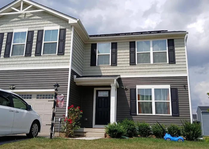 Modern 2-Bedroom 2-Bed Apartment With Private Access Door Near I-81
