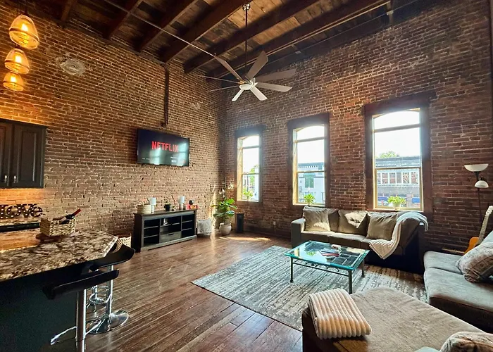 Spacious Downtown Loft On Historic Court Street