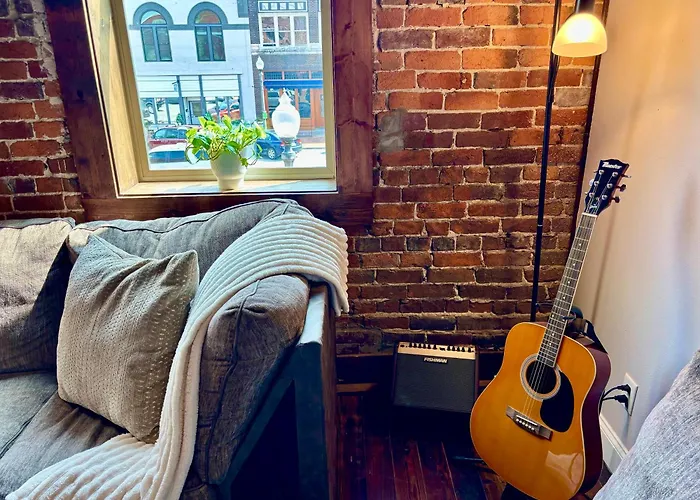 Spacious Downtown Loft On Historic Court Street