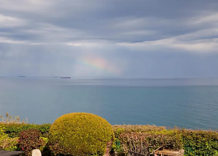 3 star hotel: The Cliff Hall