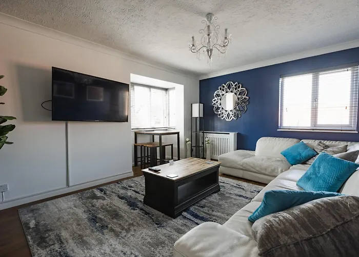 Hullidays - 'Old School Penthouse' Trinity Square