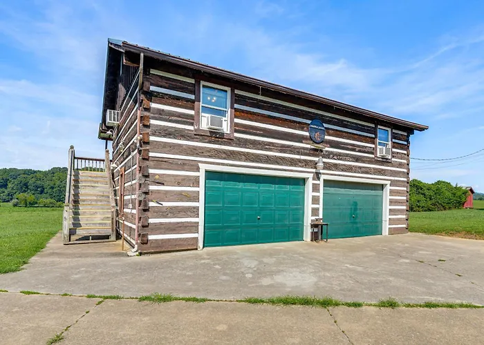 Rogersville Barn Apartment On 27 Acres W/ Pond!