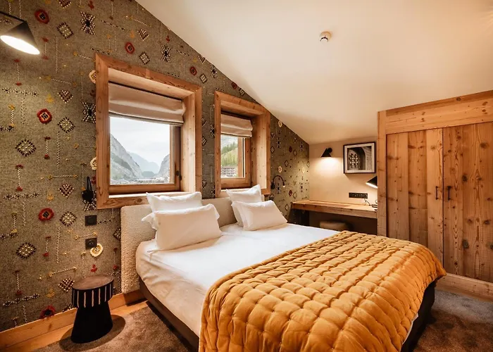 Hotels With Four Stars Le Cairn