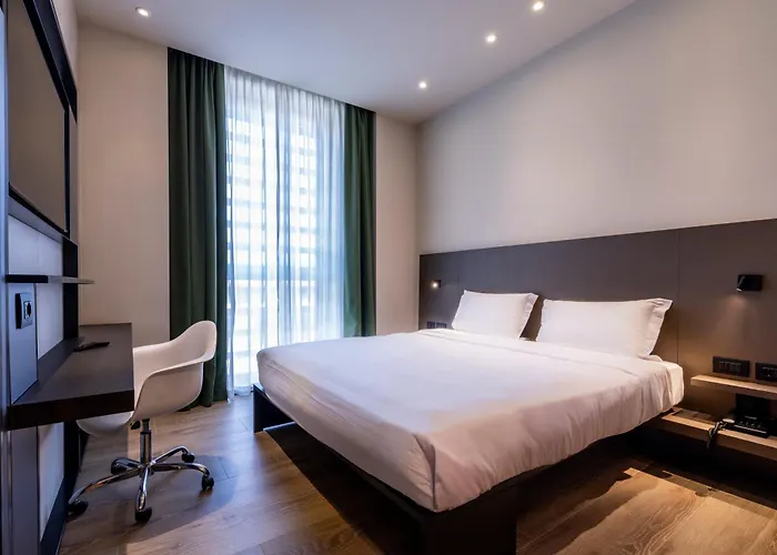 Hotels With Four Stars Degli Arcimboldi