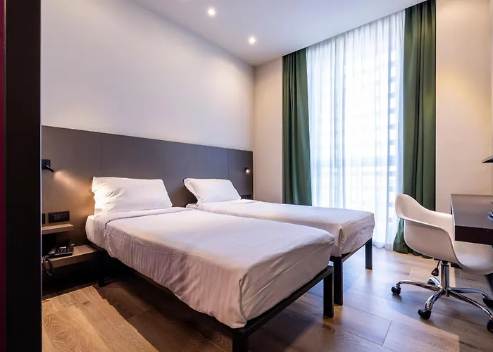 Hotels With Four Stars Degli Arcimboldi