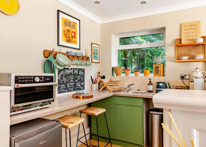 The Old Pool House, Stylish Large Studio In Private Country Estate With Air Con