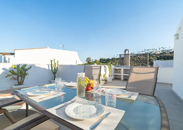 Apartamento entero con solárium en Sabinillas, con piscina y al lado del Puerto de la Duquesa