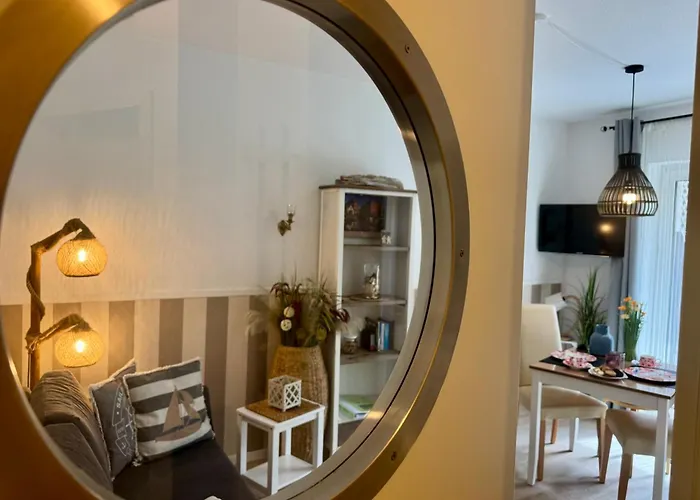 Solund: Sonnige Ferienwohnung mit Garten nahe Ostsee