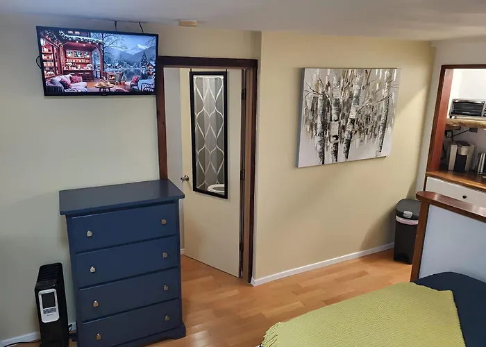 Comfortable Studio #1 Across The Street From The Beach