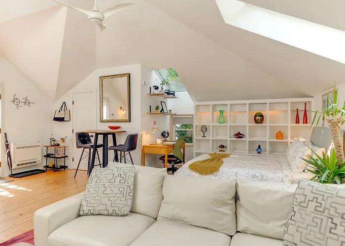Pet-Friendly Minneapolis Studio: Walk To Lake!