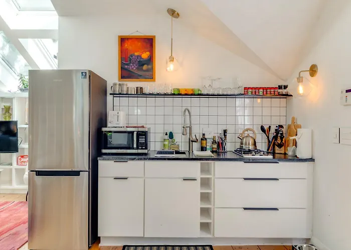 Pet-Friendly Minneapolis Studio: Walk To Lake!