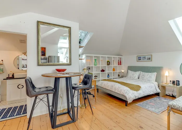 Pet-Friendly Minneapolis Studio: Walk To Lake!