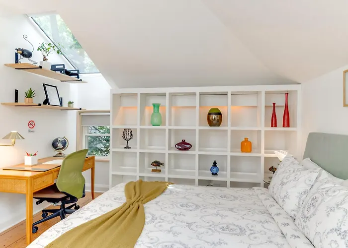 Pet-Friendly Minneapolis Studio: Walk To Lake!
